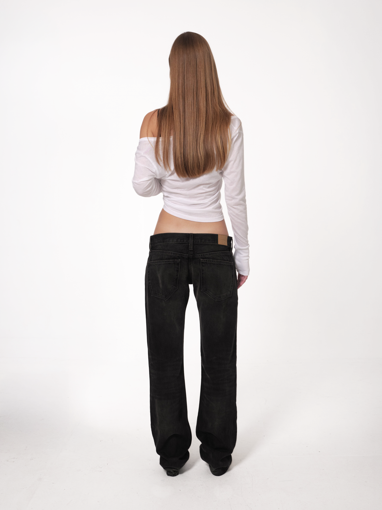 raimundo langlois henley white jean black full-body view
