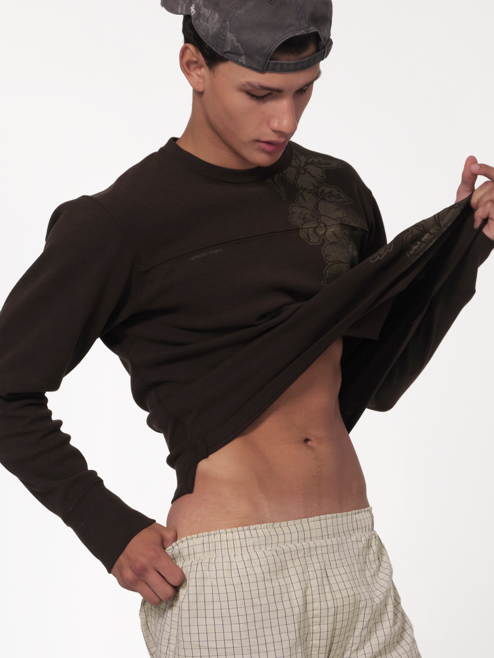 raimundo langlois long sleeve football tee in brown detail view