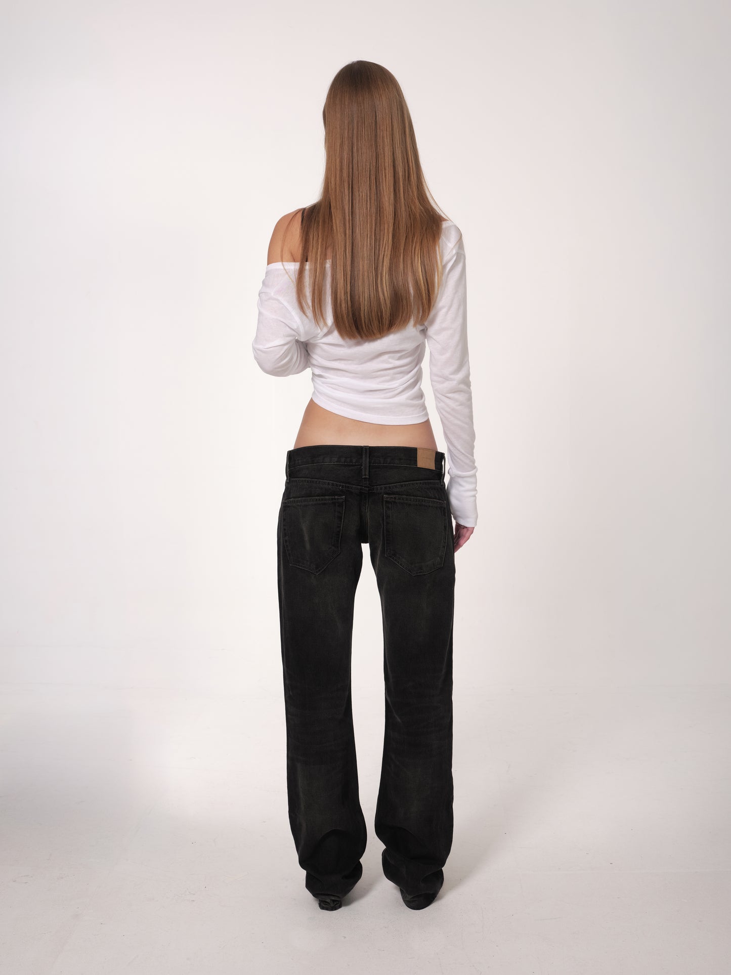 raimundo langlois henley white jean black full-body view