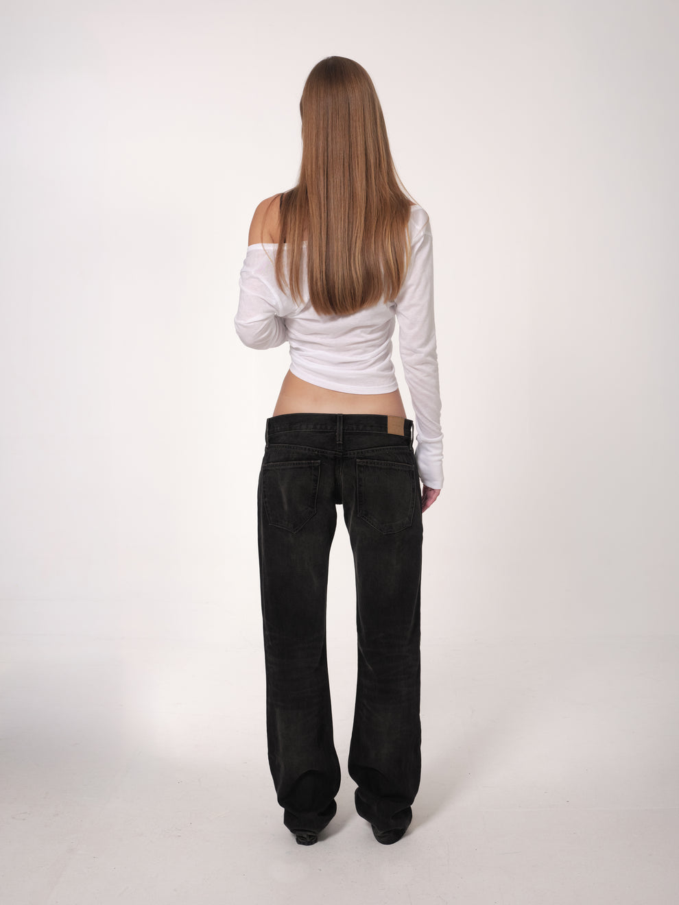 raimundo langlois henley white jean black full-body view