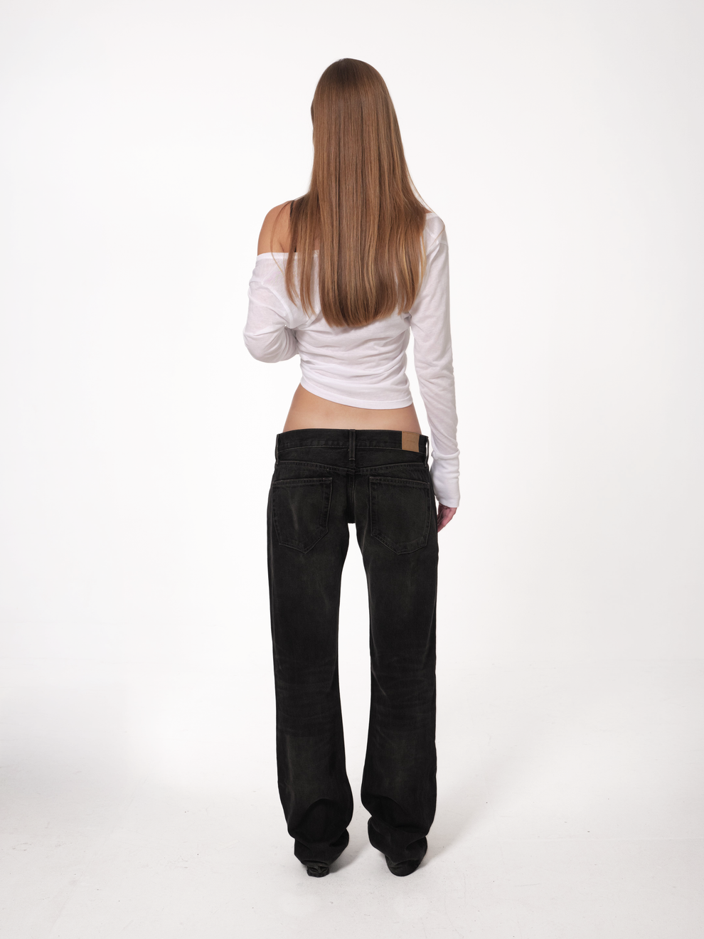 raimundo langlois henley white jean black full-body view